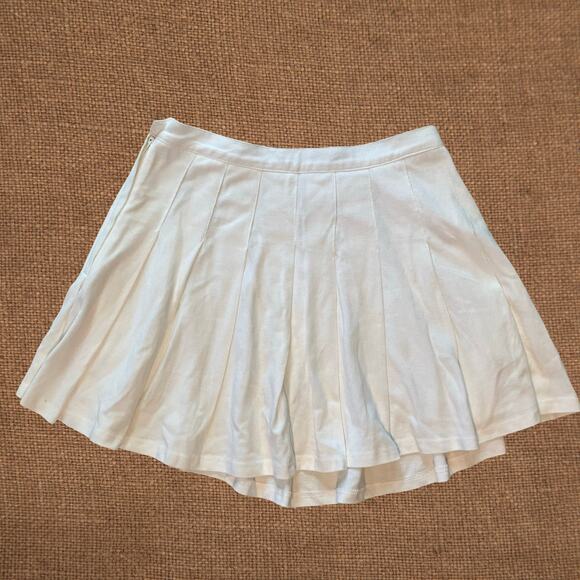 White pleated tennis mini skirt Urban Outfitters light academia preppy twee - Picture 4 of 8